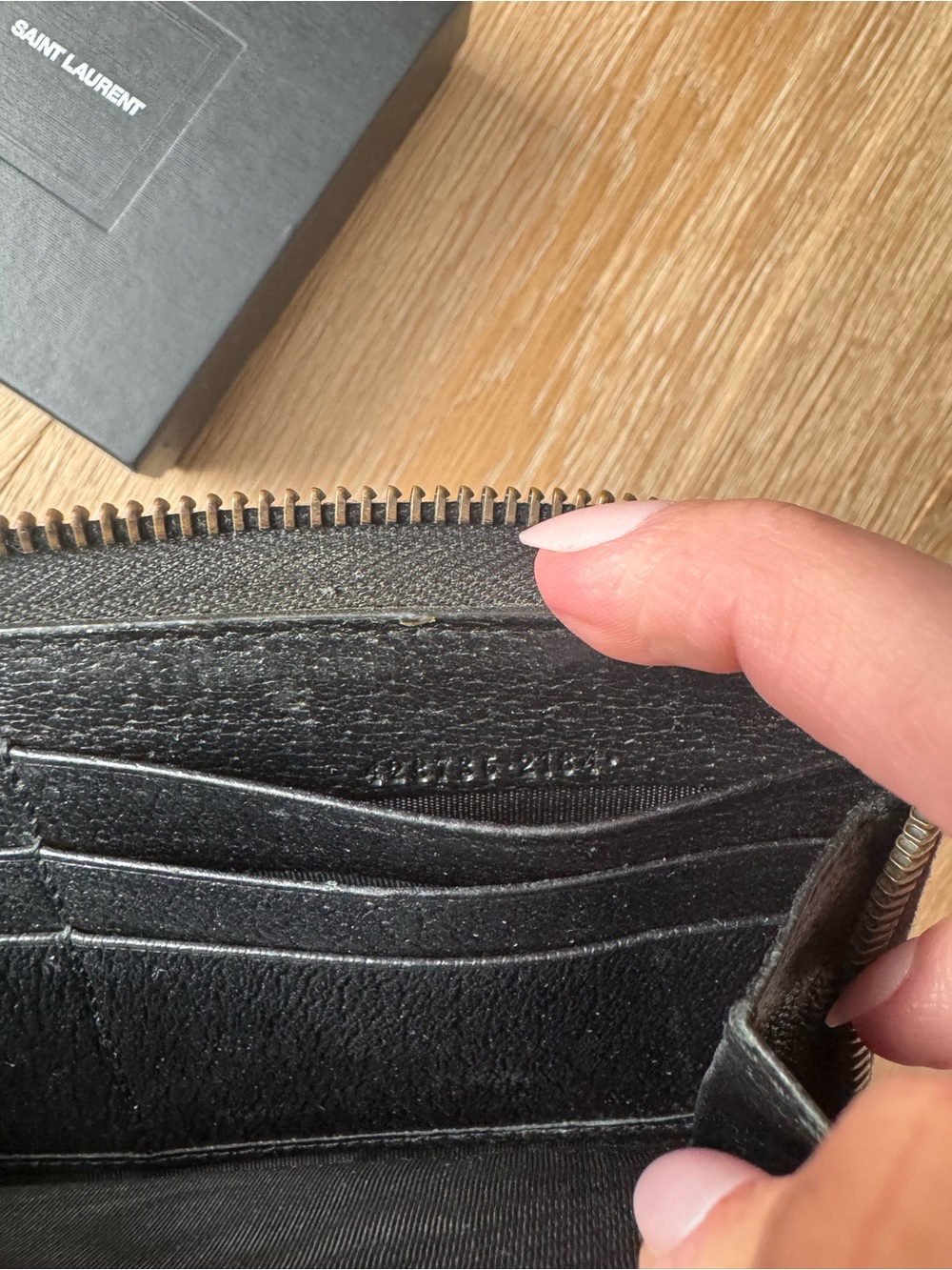 Gucci Black Pebbled Leather Zip-Around Wallet with Gold Double G - Picture 8 of 8
